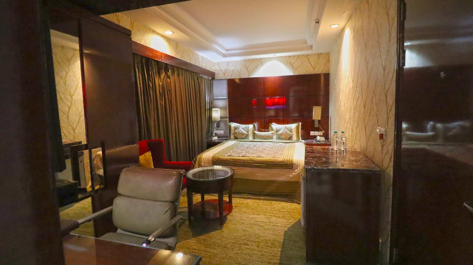  Luxury Hotel in Gurgaon Near Airport 